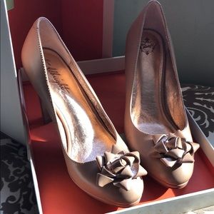 Miss Albright tan pumps size 8.